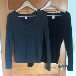 Gap V-neck sweater bundle black/gray XS & S.